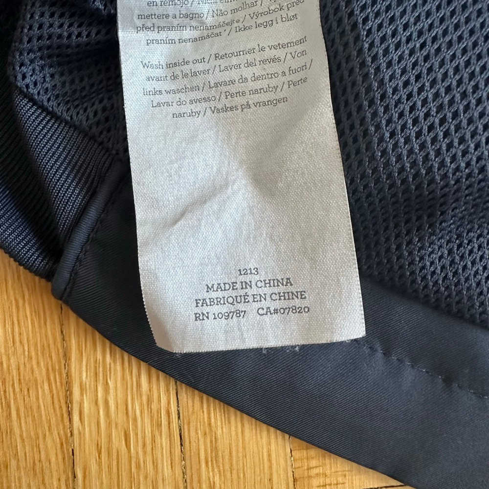 Umbro Manchester City 2010-2011 lightweight windbreaker jacket Size Medium - Picture 6 of 6